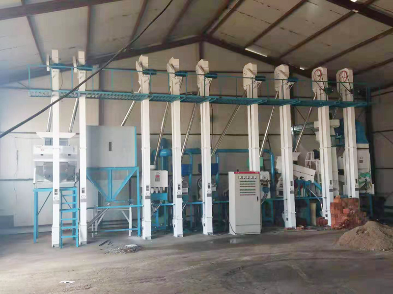黑龍江建三江NZJ 20噸大米成套加工設備安裝調(diào)試完畢